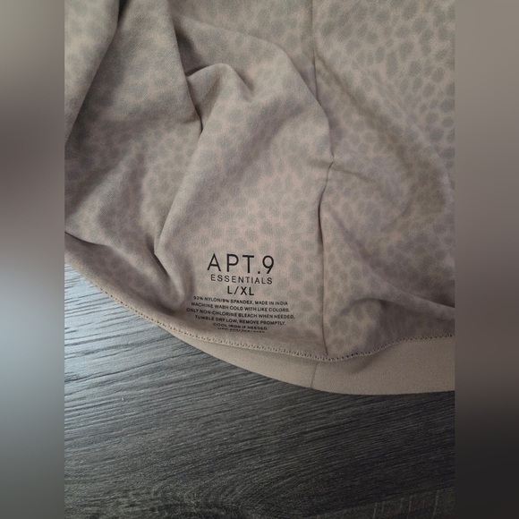 Womens seamless and reversible cami size L/XL NWT - Picture 3 of 3